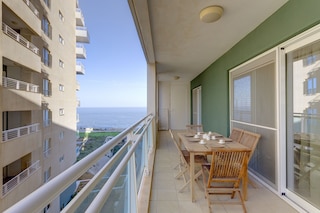 ラグジュアリー アパートメント ウィズ サイド シー ビューズ & プール トップ ロケーション