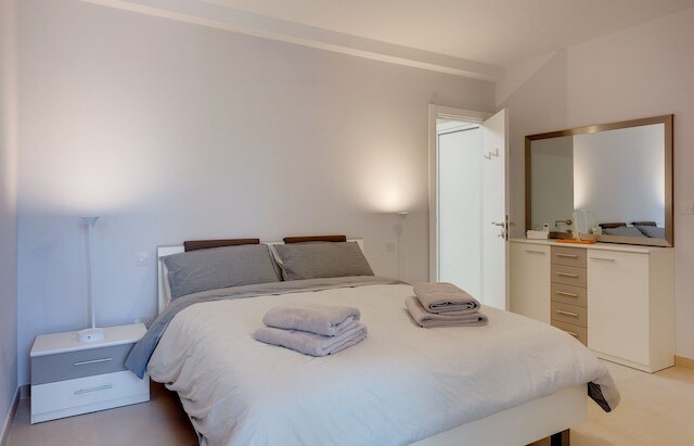 ブラン ニュー、デザイナーが仕上げたアパートメント、中心部に位置