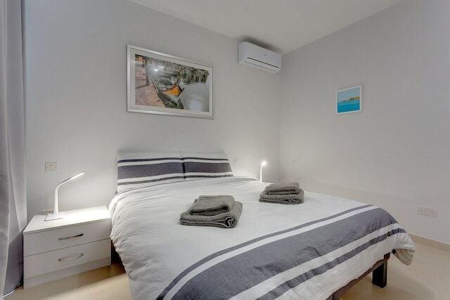 ブラン ニュー、デザイナーが仕上げたアパートメント、中心部に位置