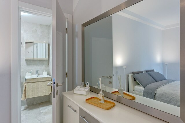 ブラン ニュー、デザイナーが仕上げたアパートメント、中心部に位置