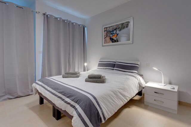 ブラン ニュー、デザイナーが仕上げたアパートメント、中心部に位置