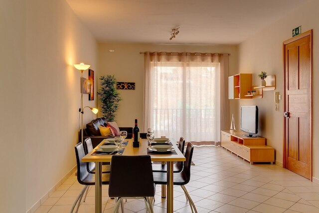 セントラル スリーマにあるバレッタとハーバーを望むアパートメント