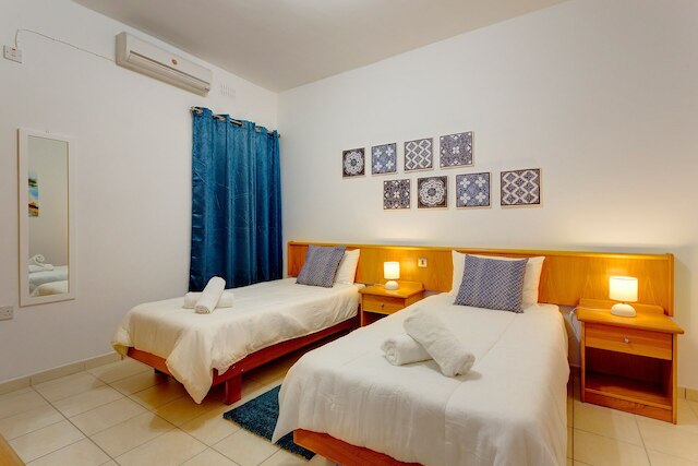 セントラル スリーマにあるバレッタとハーバーを望むアパートメント