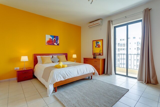 セントラル スリーマにあるバレッタとハーバーを望むアパートメント