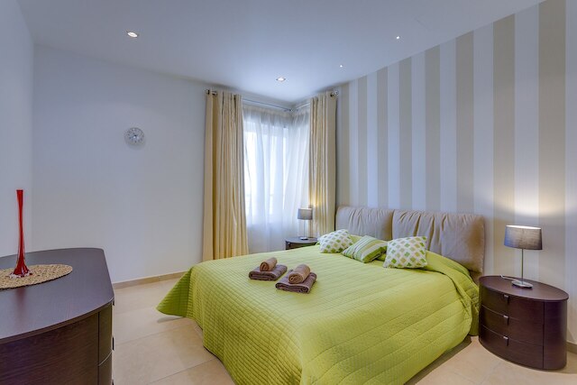 ラグジュアリー シーフロント オアシス イン セントラル スリマ ウィズ プール