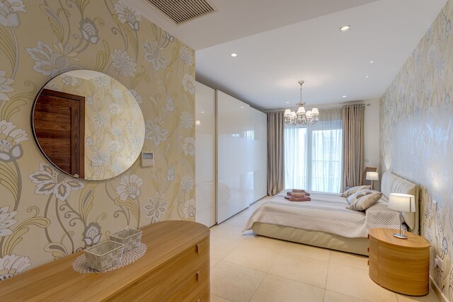 ラグジュアリー シーフロント オアシス イン セントラル スリマ ウィズ プール