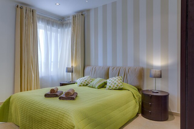 ラグジュアリー シーフロント オアシス イン セントラル スリマ ウィズ プール