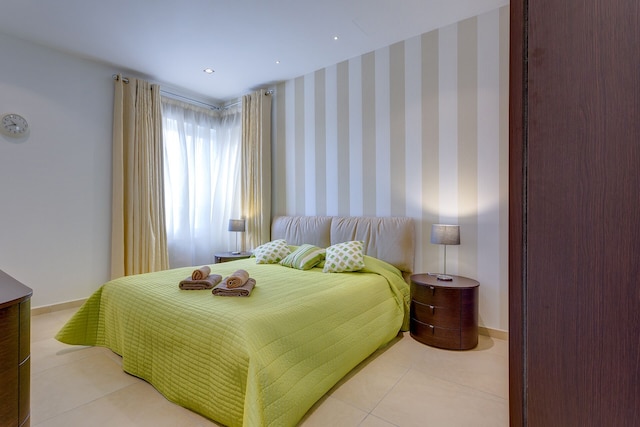 ラグジュアリー シーフロント オアシス イン セントラル スリマ ウィズ プール