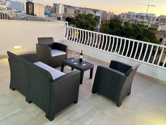 セントリックでモダンなペントハウス、各種設備近く