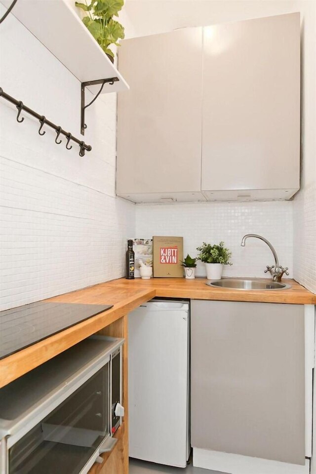 ステイプラス モダン スタジオ ニア ビスレト ゲームス