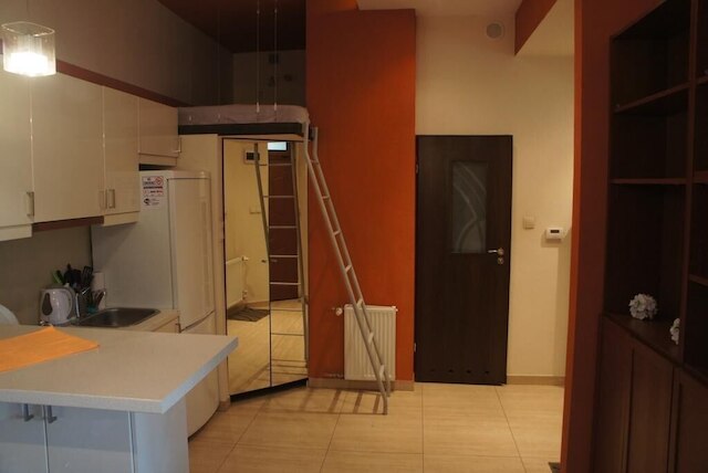 アレクスロクス アパートメンツ バースカ