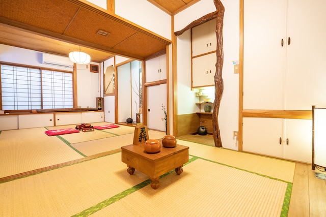 Villa Traditional Designer House Oyama