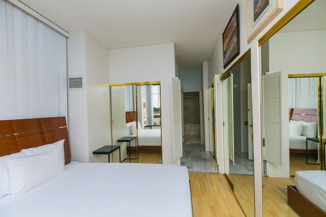 スペーシャス コンド ウィズ プライベート バルコニー アット ディスカバリー ベイ - フリー ワイファイ、 ニア ビーチズ！