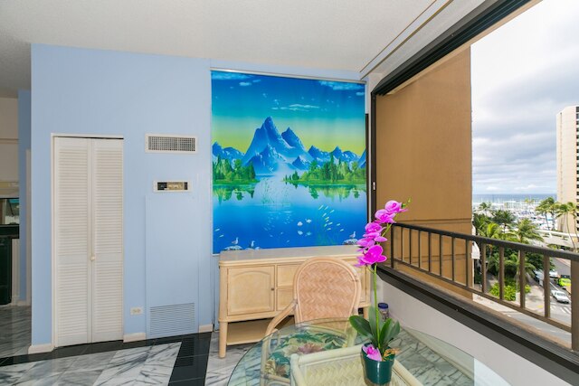 スペーシャス コンド ウィズ プライベート バルコニー アット ディスカバリー ベイ - フリー ワイファイ、 ニア ビーチズ！