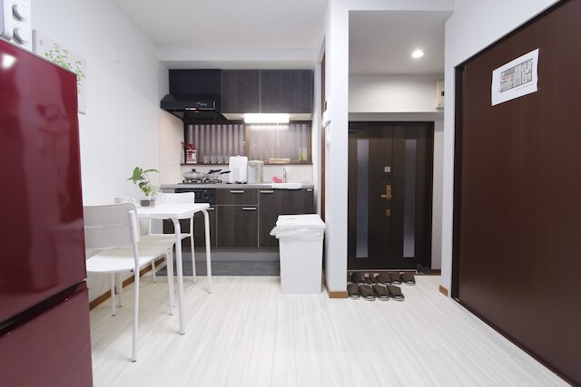 Ko's Apartment, Tatsumi West Station