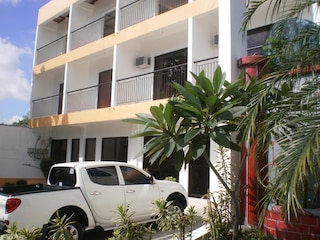 ザ パリネス アパートメント ホテル