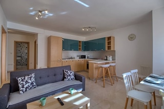 ジュリアンズ アパートメンツ