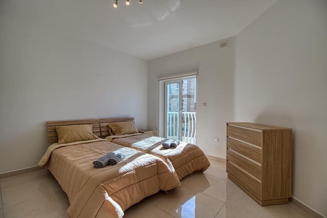 ジュリアンズ アパートメンツ