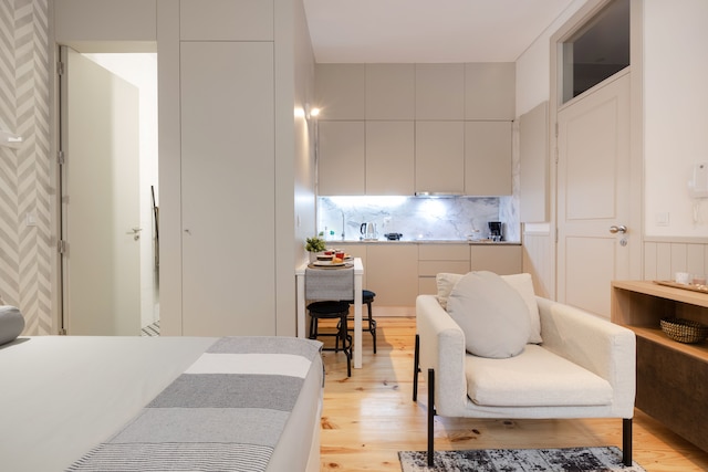 バターリャ メトロにあるソル モダン スタジオ