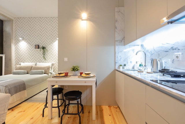 バターリャ メトロにあるソル モダン スタジオ