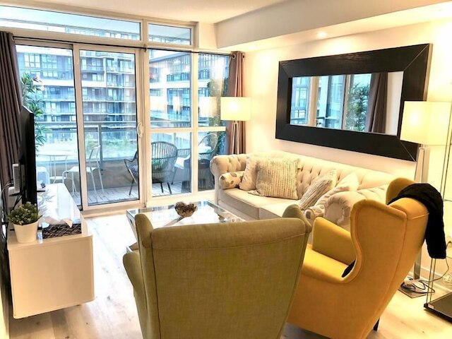 トロント ダウンタウン スイーツ CN タワー ビュー