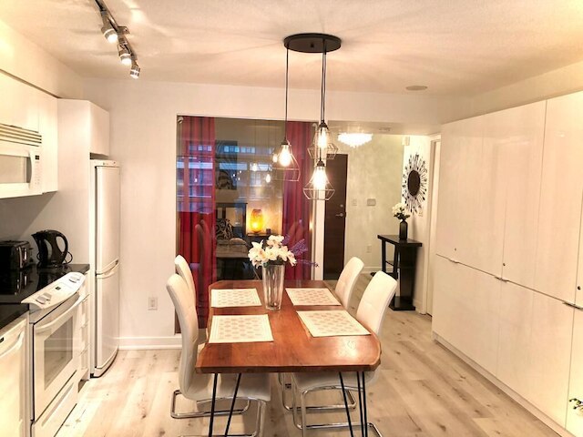 トロント ダウンタウン スイーツ CN タワー ビュー