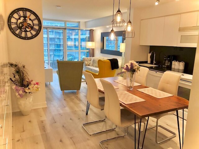 トロント ダウンタウン スイーツ CN タワー ビュー