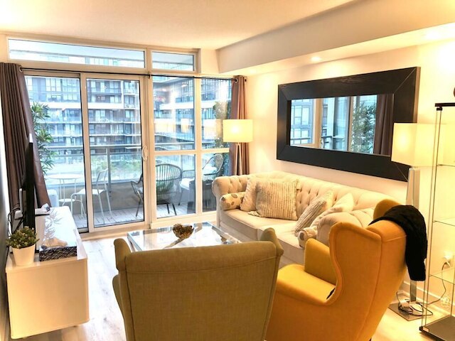 トロント ダウンタウン スイーツ CN タワー ビュー