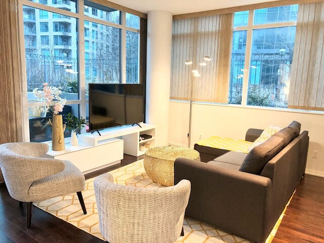 トロント ダウンタウン スイーツ、プライベート テラス