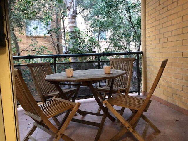 エスケープ トゥー ストラスフィールド、8 名様用