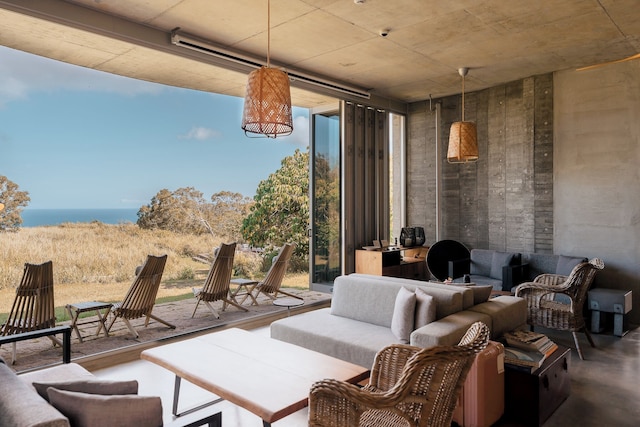 ワンダリング ウォールズ (灣臥)