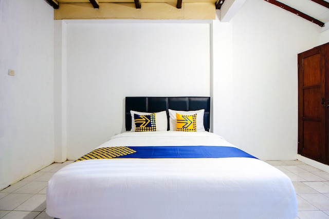 スポット オン 2107 イジョ ププス シャリア レジデンス