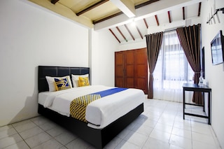 スポット オン 2107 イジョ ププス シャリア レジデンス