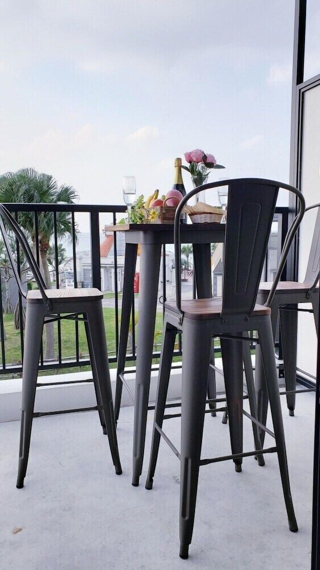 オーシャンビュー アラハ 203 号室