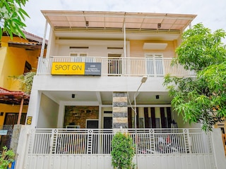 スポット オン 2325 シンガラン レジデンス シャリア