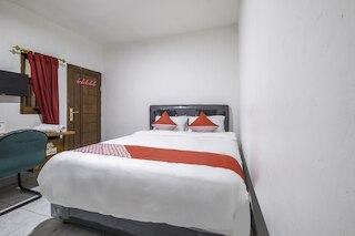 OYO ライフ 2391 バラデワ レジデンス シャリア