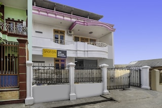 OYO Life 2412 マンダラレジデンス