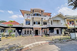 OYO 2452 ホテル メトロ