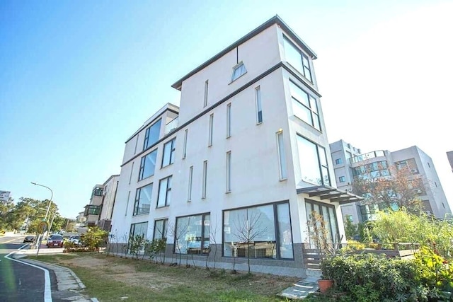 イーシャン ビレッジ (依山村驛)