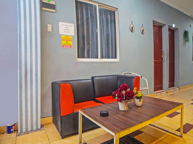 OYO 990 スタディオン レジデンス シャリア