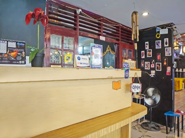 OYO 990 スタディオン レジデンス シャリア