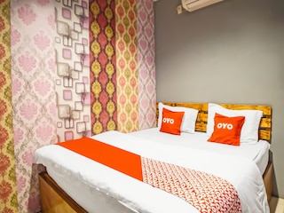 OYO 990 スタディオン レジデンス シャリア