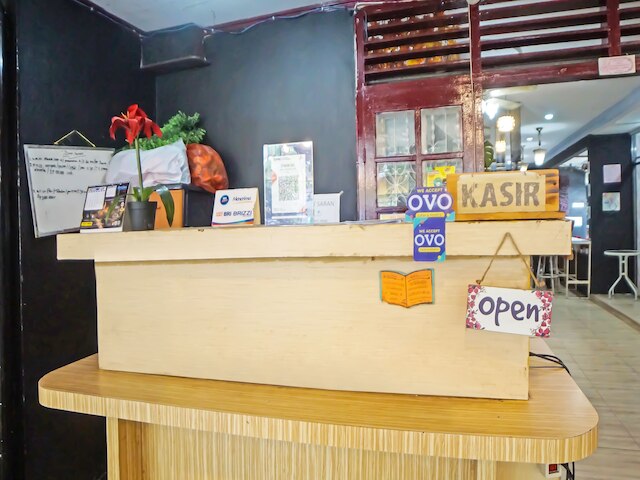 OYO 990 スタディオン レジデンス シャリア