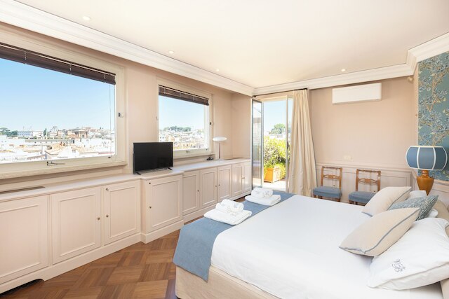 レンタル イン ローマ トレビ ラグジュアリー ペントハウス