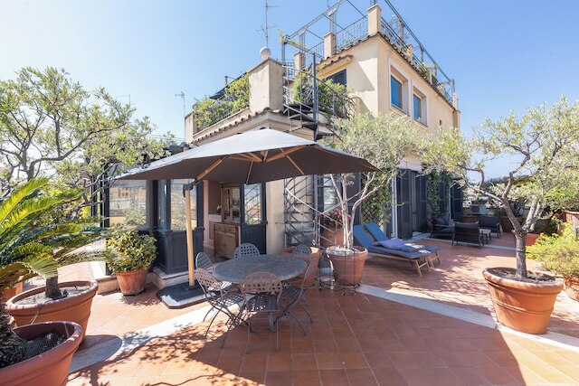 レンタル イン ローマ トレビ ラグジュアリー ペントハウス