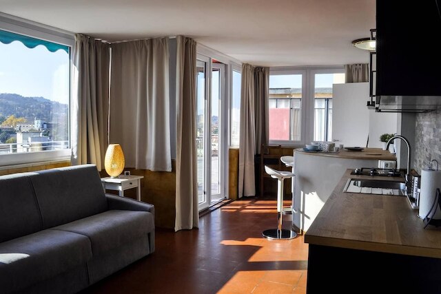 ザ ビュー - アティク