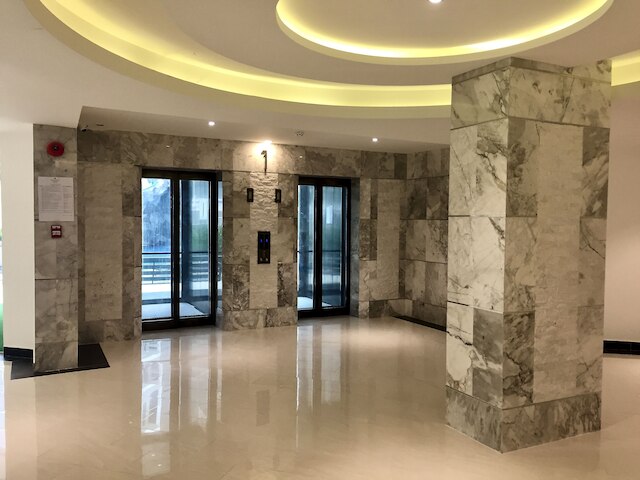 グランド アベニューにあるラグジュアリーなアパートメンツ