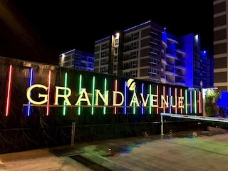 グランド アベニューにあるラグジュアリーなアパートメンツ