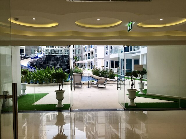 グランド アベニューにあるラグジュアリーなアパートメンツ