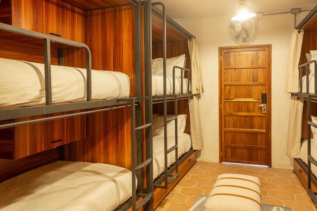 ニル イスラ ムヘレス バイ セリナ